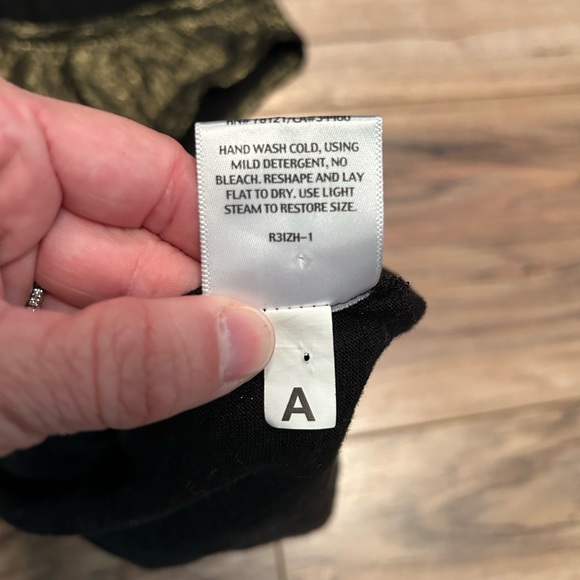 Eileen Fisher Women’s Size Medium Black-gold 100% Organic Linen Tank Top Shirt - Picture 9 of 10